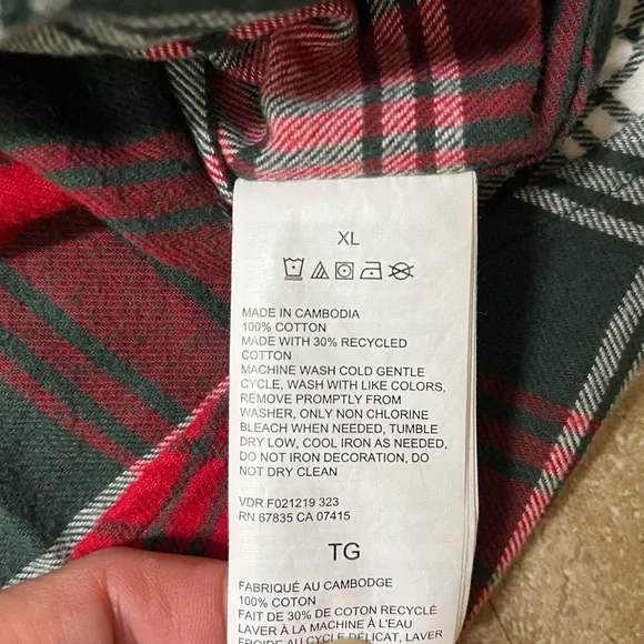 Nautica Men's Classic Red and Green Plaid Flannel Shirt - Picture 4 of 8